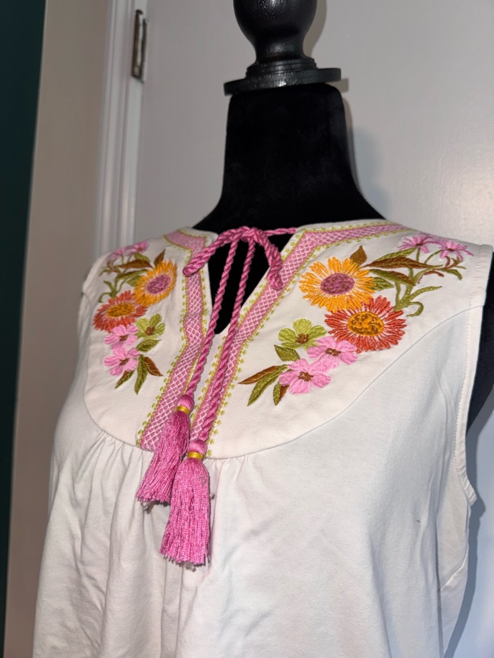 Spartina 449 Coastal Boho Floral Embroidered Sleeveless Blouse